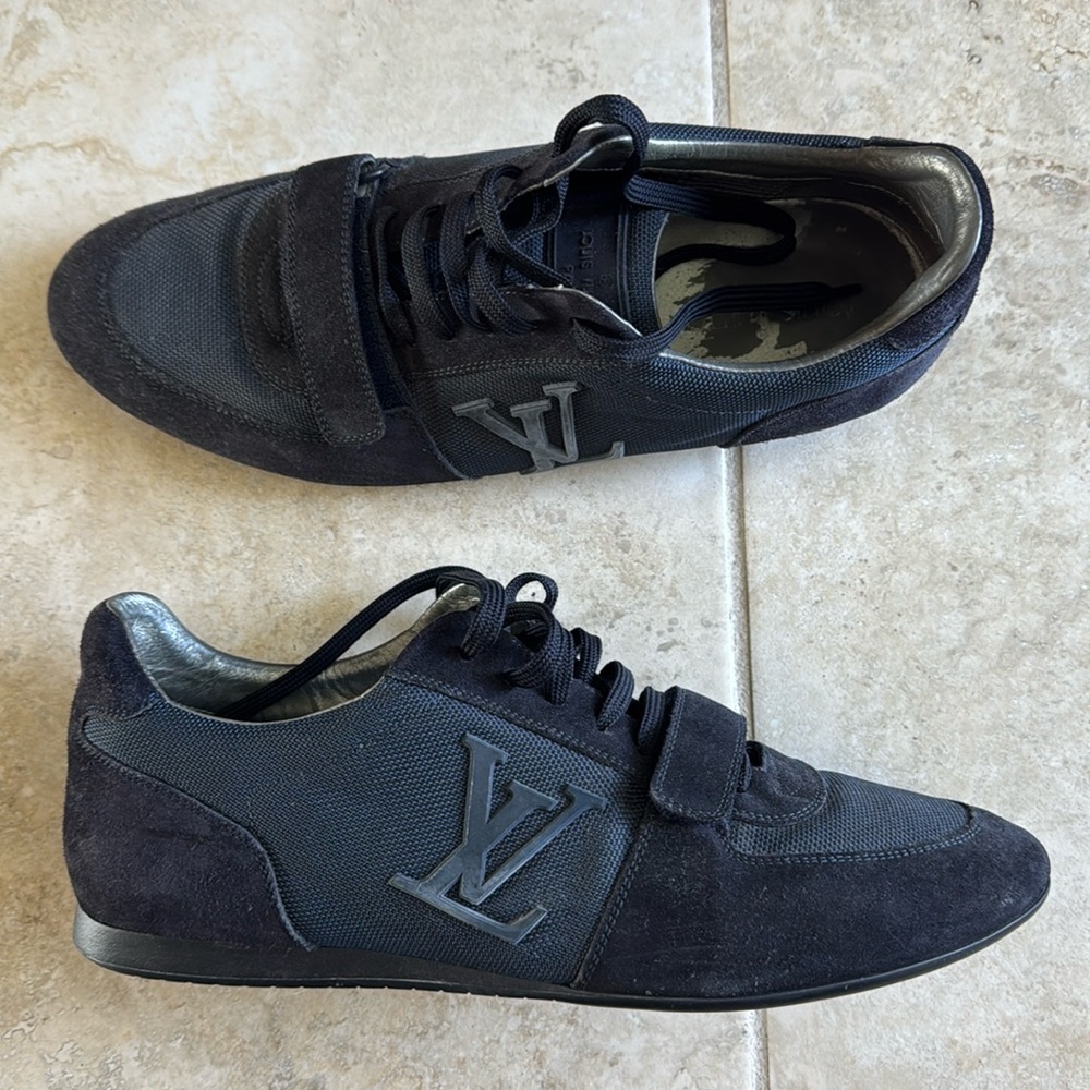 Louis Vuitton LV sneakers navy 9LV equivalent to 10US
